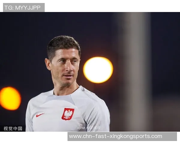 莱万领衔新一届足球盛宴展现超凡实力与团队默契的精彩瞬间